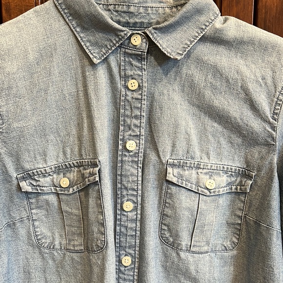 J. Crew Factory Perfect Fit Chambray Denim Button-Up Shirt. Size: Small Petite - Picture 4 of 10